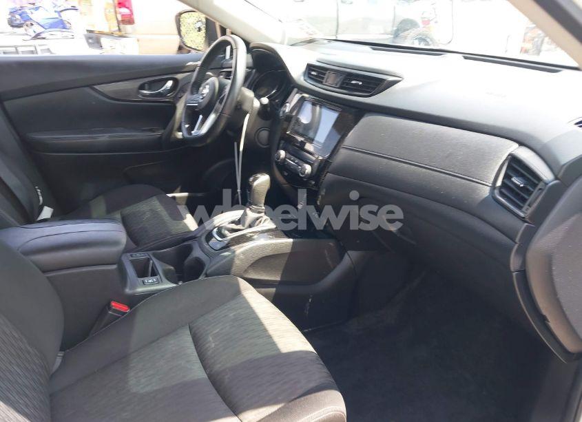 Photo 5 of 2019 Nissan Rogue SV (VIN JN8AT2MT6KW256210)