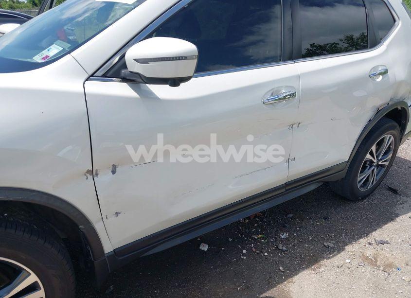 Photo 6 of 2019 Nissan Rogue SV (VIN JN8AT2MT6KW256210)