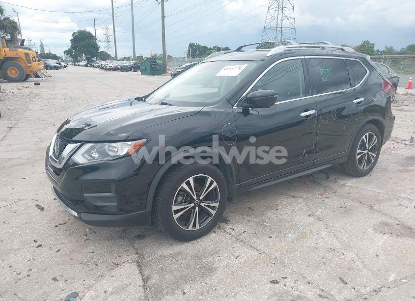 Photo 2 of 2019 Nissan Rogue SV (VIN JN8AT2MT6KW264968)