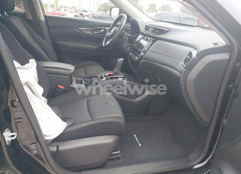 Photo 5 of 2019 Nissan Rogue SV (VIN JN8AT2MT6KW264968)