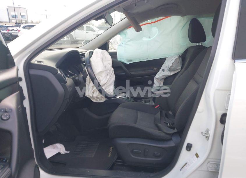 Photo 8 of 2019 Nissan Rogue SV (VIN JN8AT2MT6KW265473)