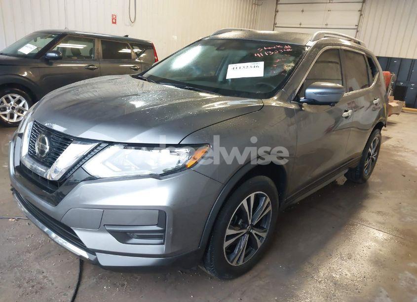 Photo 2 of 2019 Nissan Rogue SV (VIN JN8AT2MT6KW504908)