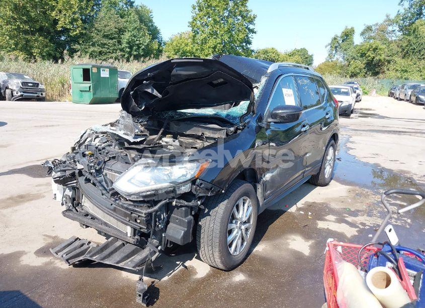 Photo 2 of 2020 Nissan Rogue SV FWD (VIN JN8AT2MT6LW043310)