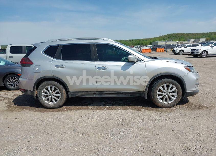 Photo 13 of 2017 Nissan Rogue SV (VIN JN8AT2MT7HW398915)