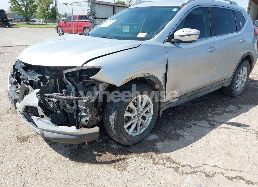 Photo 2 of 2017 Nissan Rogue SV (VIN JN8AT2MT7HW398915)