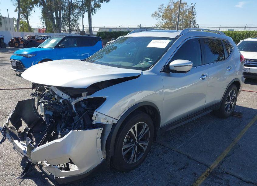 Photo 2 of 2019 Nissan Rogue SV (VIN JN8AT2MT7KW250271)