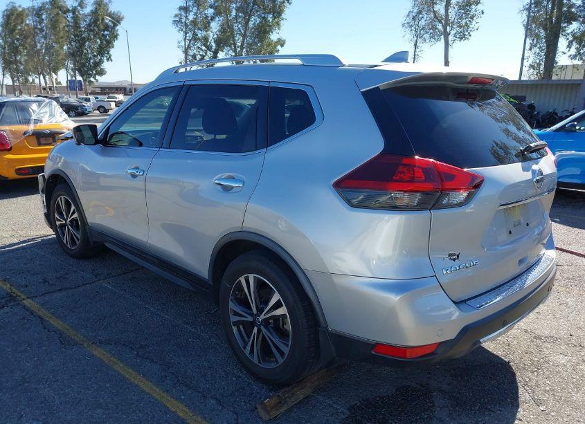 Photo 3 of 2019 Nissan Rogue SV (VIN JN8AT2MT7KW250271)