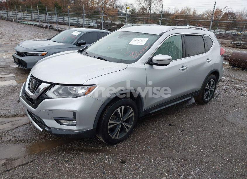 Photo 2 of 2019 Nissan Rogue SV (VIN JN8AT2MT7KW255504)