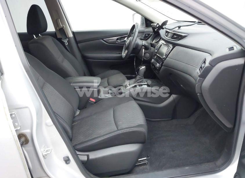 Photo 5 of 2019 Nissan Rogue SV (VIN JN8AT2MT7KW255504)