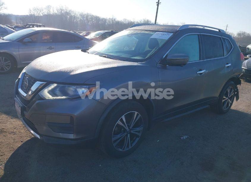 Photo 2 of 2019 Nissan Rogue SV (VIN JN8AT2MT7KW267832)