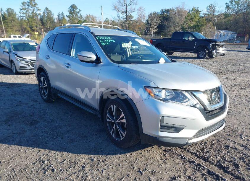 2020 Nissan Rogue SV FWD (VIN JN8AT2MT7LW006623) main photo