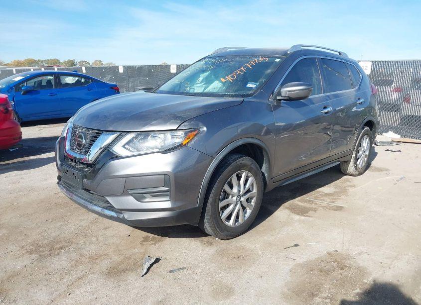 Photo 2 of 2020 Nissan Rogue SV FWD (VIN JN8AT2MT7LW015323)