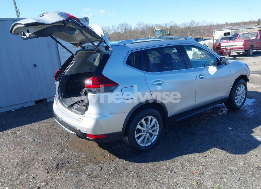 Photo 4 of 2020 Nissan Rogue SV FWD (VIN JN8AT2MT7LW042019)
