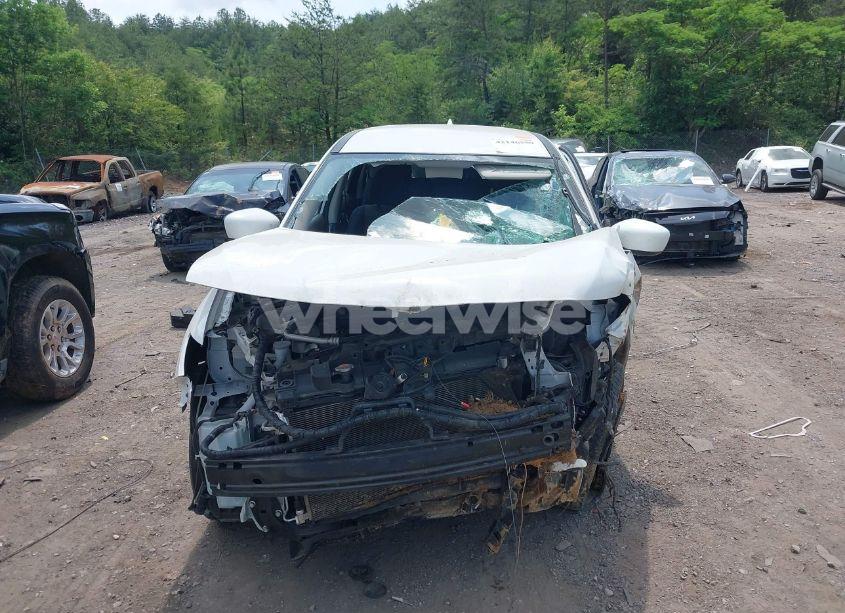 Photo 6 of 2017 Nissan Rogue S (VIN JN8AT2MT8HW140645)