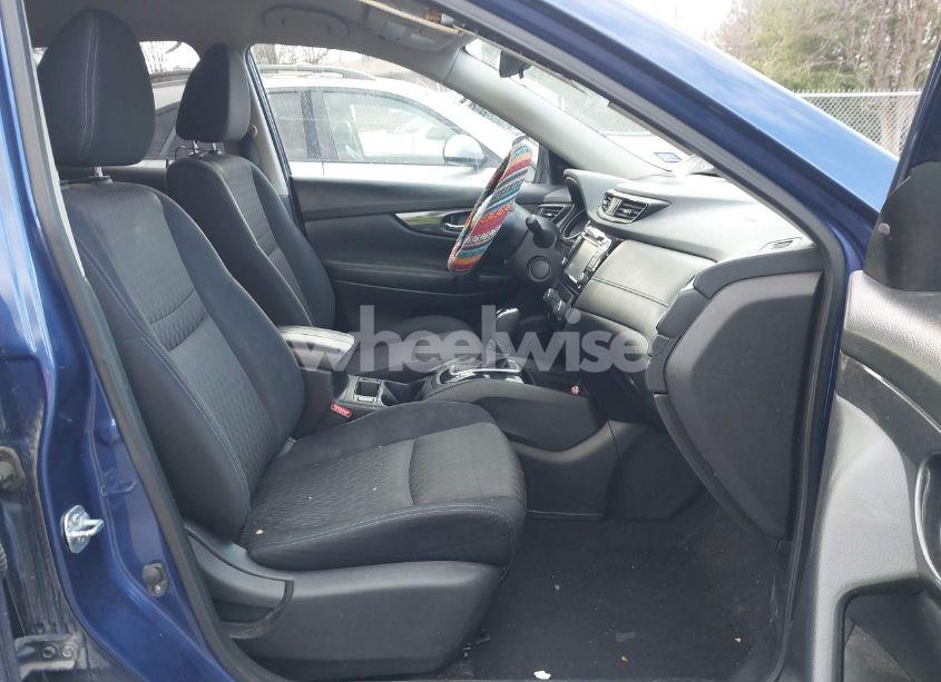 Photo 5 of 2017 Nissan Rogue SV (VIN JN8AT2MT8HW145408)