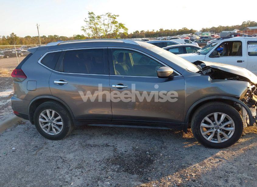Photo 13 of 2018 Nissan Rogue SV (VIN JN8AT2MT8JW456410)