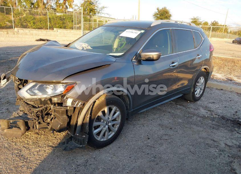 Photo 2 of 2018 Nissan Rogue SV (VIN JN8AT2MT8JW456410)