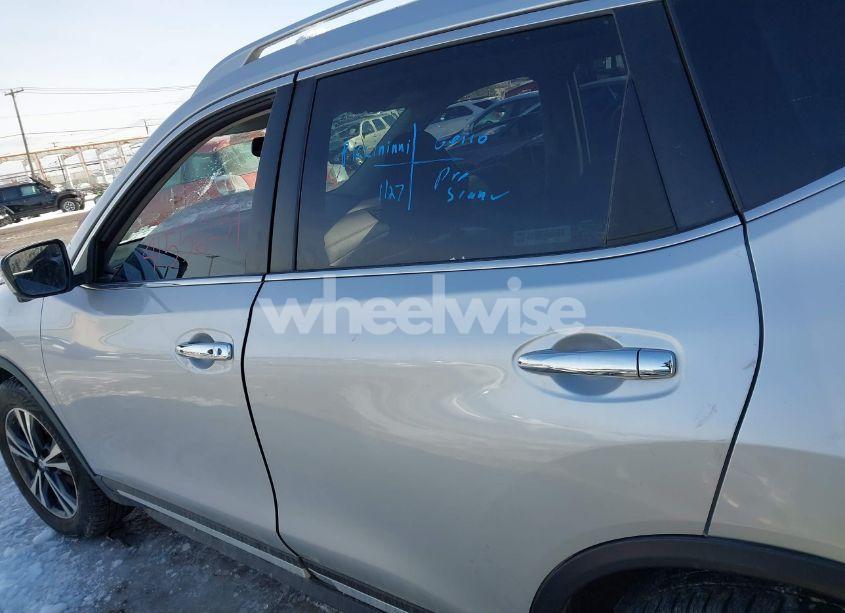 Photo 14 of 2018 Nissan Rogue SL (VIN JN8AT2MT8JW462191)