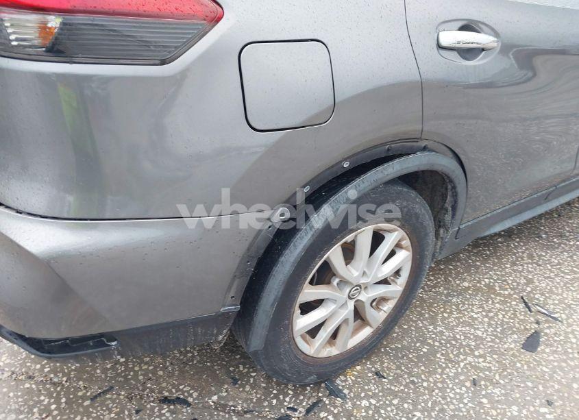 Photo 18 of 2019 Nissan Rogue SV (VIN JN8AT2MT8KW256449)