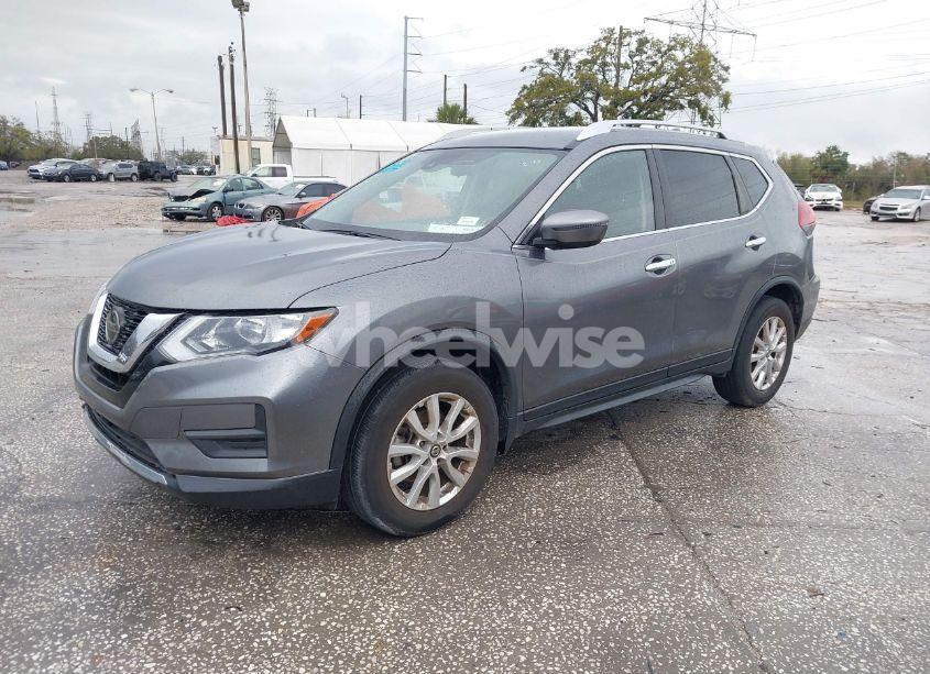 Photo 2 of 2019 Nissan Rogue SV (VIN JN8AT2MT8KW256449)