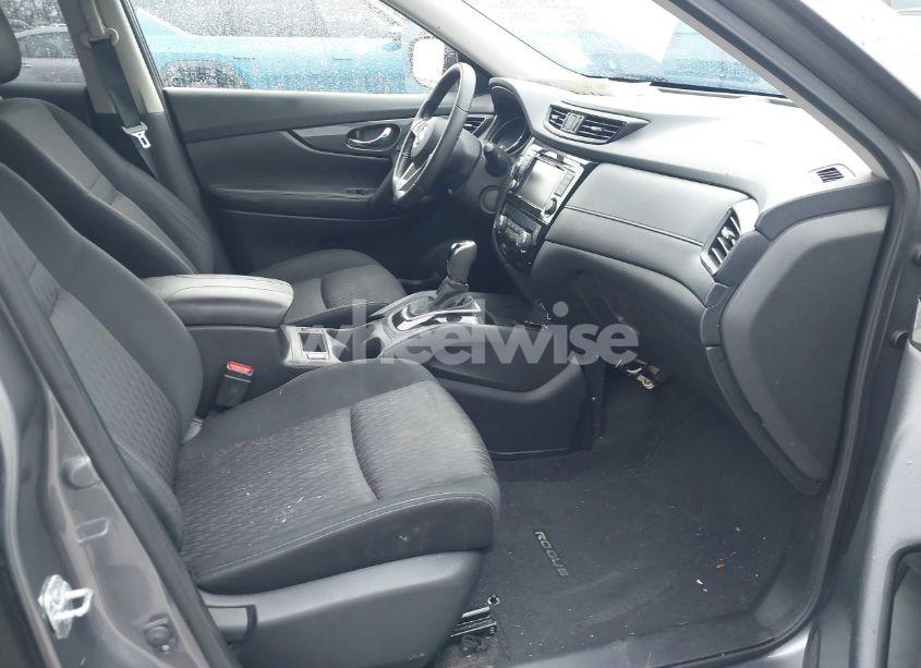 Photo 5 of 2019 Nissan Rogue SV (VIN JN8AT2MT8KW256449)