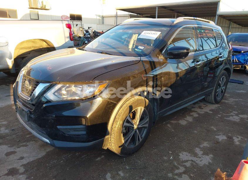 Photo 2 of 2019 Nissan Rogue SV (VIN JN8AT2MT8KW265944)