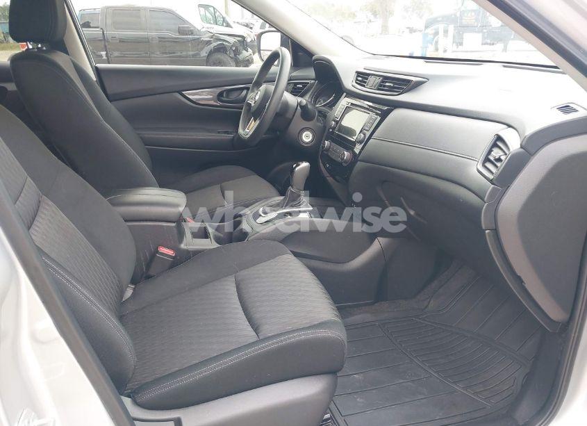 Photo 5 of 2019 Nissan Rogue S (VIN JN8AT2MT8KW502299)