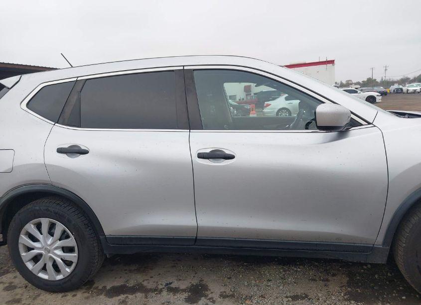 Photo 13 of 2016 Nissan Rogue S (VIN JN8AT2MT9GW009996)