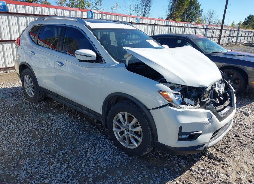 2017 Nissan Rogue SV (VIN JN8AT2MT9HW143652) main photo