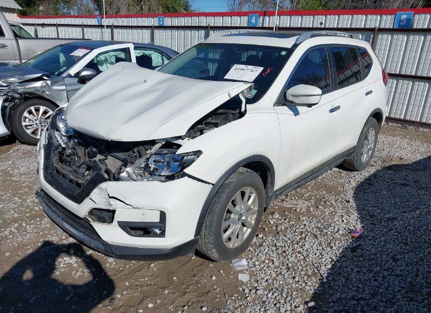 Photo 2 of 2017 Nissan Rogue SV (VIN JN8AT2MT9HW143652)