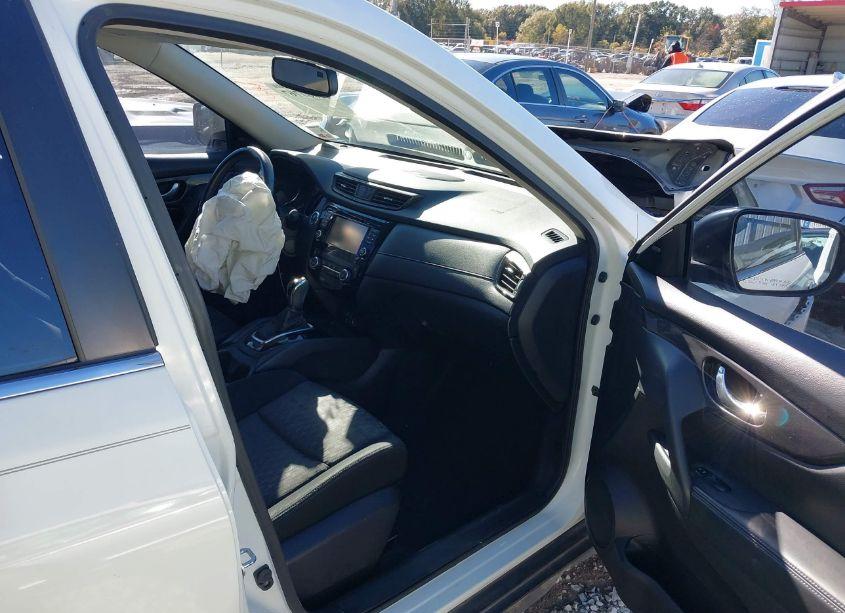 Photo 5 of 2017 Nissan Rogue SV (VIN JN8AT2MT9HW143652)