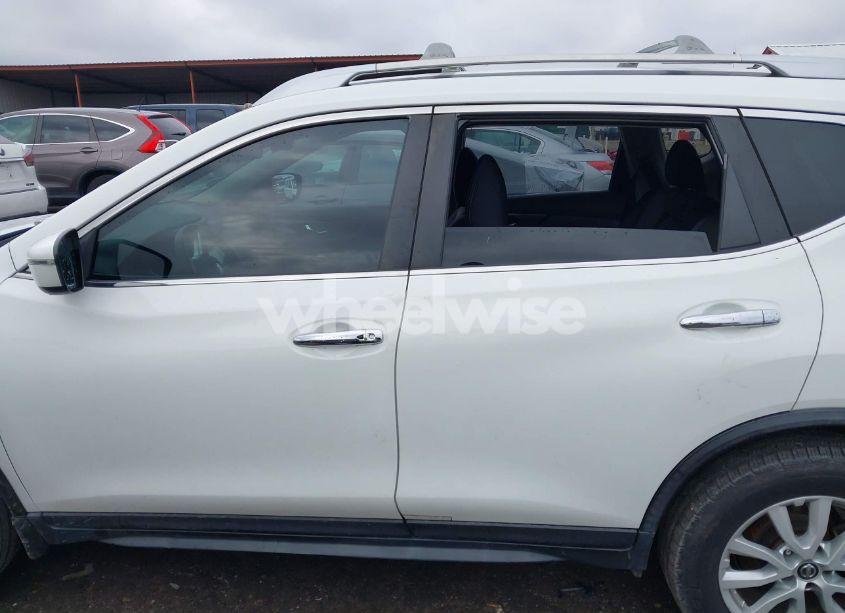 Photo 15 of 2017 Nissan Rogue SV (VIN JN8AT2MT9HW145174)