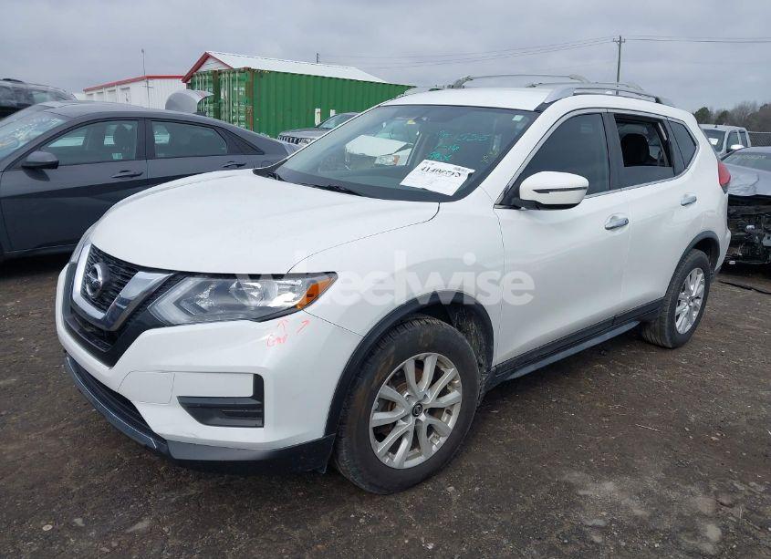 Photo 2 of 2017 Nissan Rogue SV (VIN JN8AT2MT9HW145174)