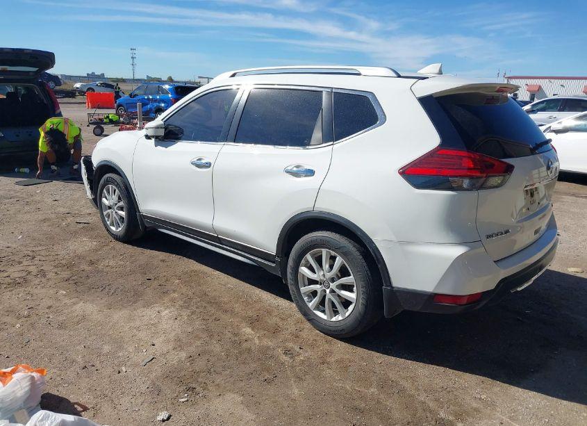 Photo 3 of 2017 Nissan Rogue SV (VIN JN8AT2MT9HW147782)
