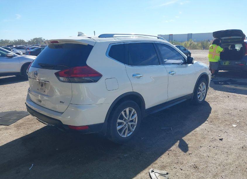 Photo 4 of 2017 Nissan Rogue SV (VIN JN8AT2MT9HW147782)