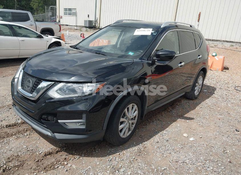 Photo 2 of 2017 Nissan Rogue SV (VIN JN8AT2MT9HW400230)