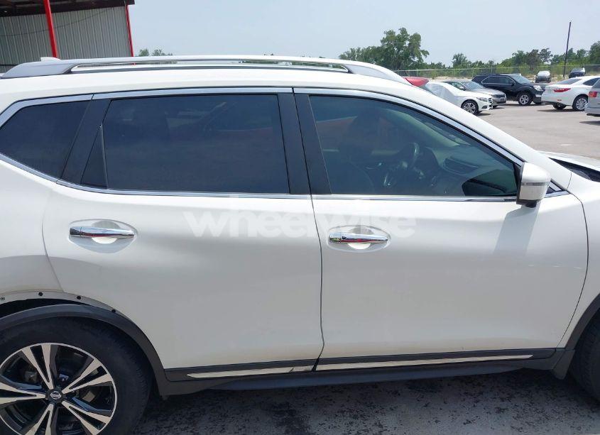 Photo 13 of 2017 Nissan Rogue SL (VIN JN8AT2MT9HW404813)