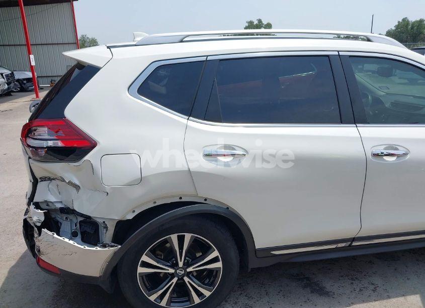 Photo 6 of 2017 Nissan Rogue SL (VIN JN8AT2MT9HW404813)