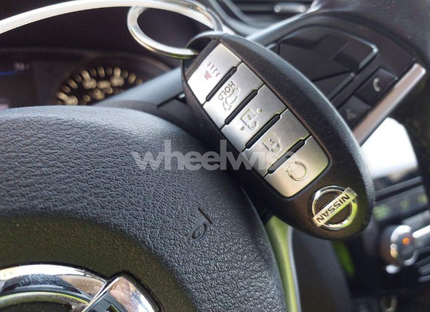 Photo 11 of 2018 Nissan Rogue SV (VIN JN8AT2MT9JW450227)