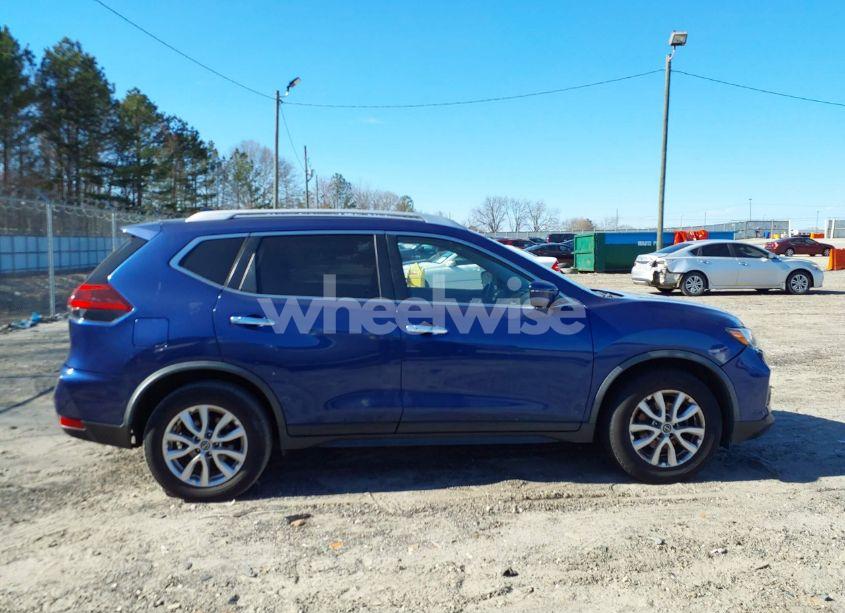 Photo 13 of 2018 Nissan Rogue SV (VIN JN8AT2MT9JW450227)
