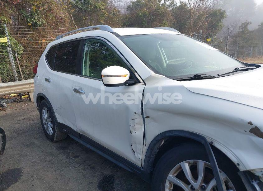 Photo 13 of 2018 Nissan Rogue SV (VIN JN8AT2MT9JW458909)