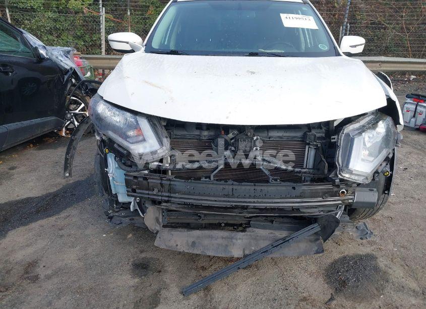 Photo 6 of 2018 Nissan Rogue SV (VIN JN8AT2MT9JW458909)