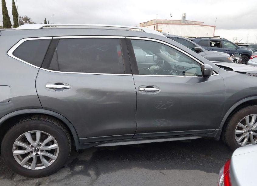 Photo 14 of 2018 Nissan Rogue SV (VIN JN8AT2MT9JW463771)