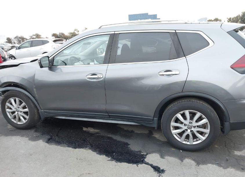Photo 15 of 2018 Nissan Rogue SV (VIN JN8AT2MT9JW463771)