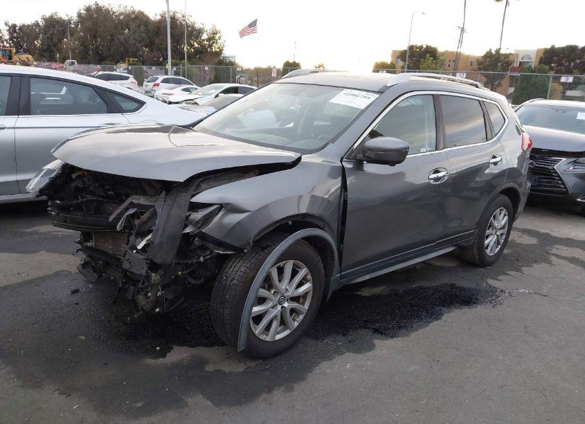 Photo 2 of 2018 Nissan Rogue SV (VIN JN8AT2MT9JW463771)