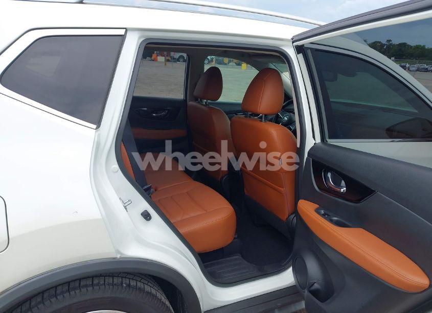 Photo 8 of 2018 Nissan Rogue SL (VIN JN8AT2MT9JW468937)