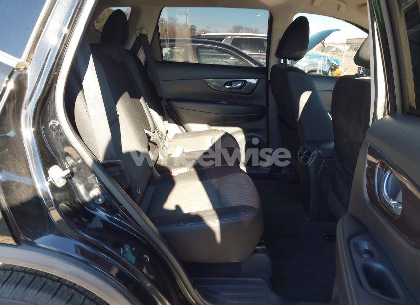 Photo 8 of 2019 Nissan Rogue SV (VIN JN8AT2MT9KW262244)