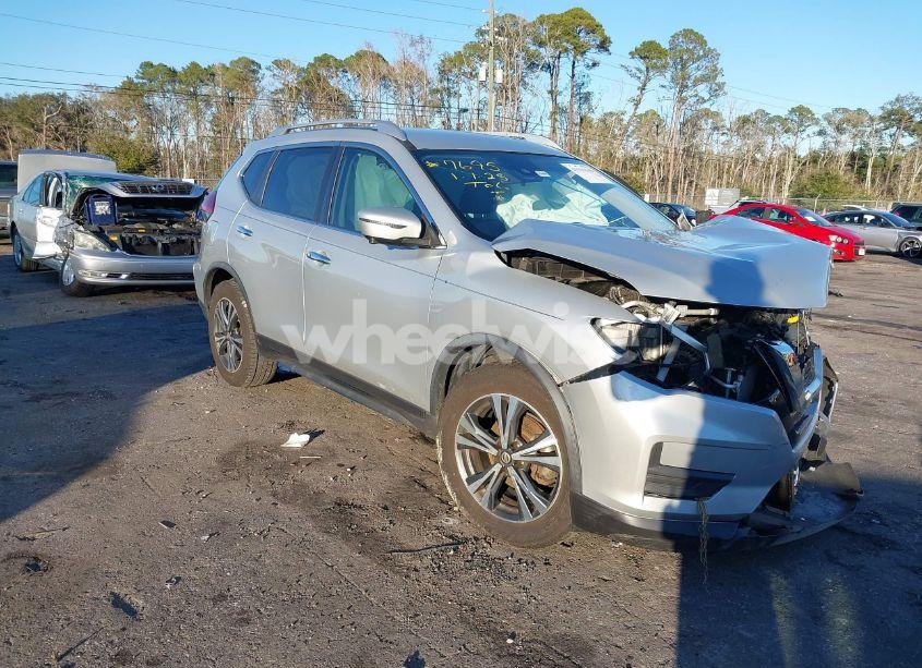 2020 Nissan Rogue SV FWD (VIN JN8AT2MT9LW005182) main photo