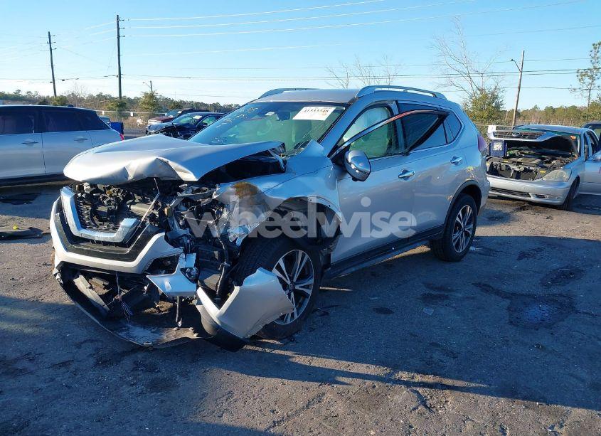 Photo 2 of 2020 Nissan Rogue SV FWD (VIN JN8AT2MT9LW005182)