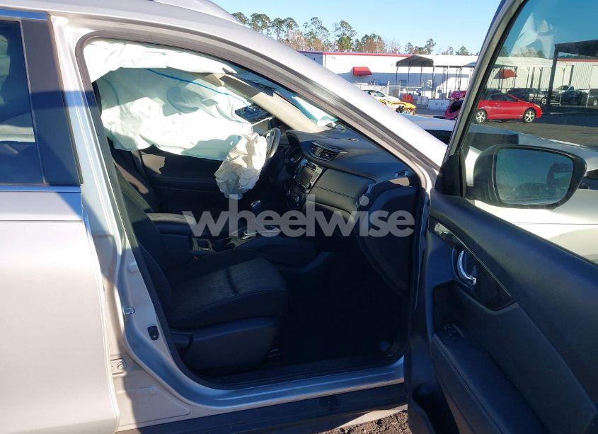 Photo 5 of 2020 Nissan Rogue SV FWD (VIN JN8AT2MT9LW005182)